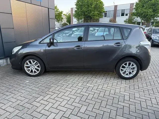 Gebraucht Toyota Verso 177 PS (130 kW) 2009 Grau Van / Kleinbus