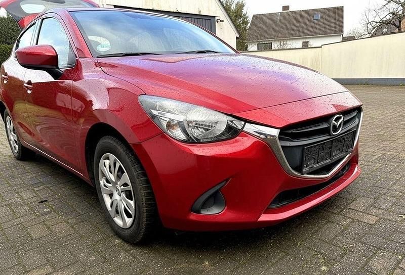 Gebraucht Mazda 2 Center-Line 75 PS (55 kW) 2015 Rot Limousine