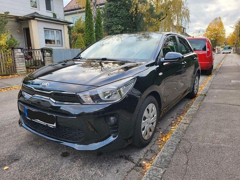 Schwarz Gebraucht 2018 Kia Rio Edition 7 Limousine | 10.500 € (Etwas zu teuer) - Bild 1/4