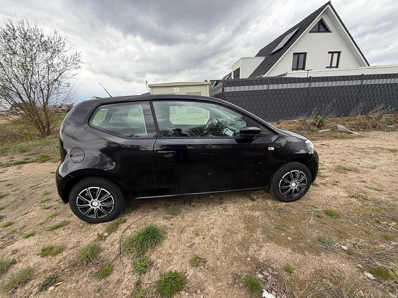 Second-hand VW up! 60 CP (44 kW) 2013 Negru Hatchback