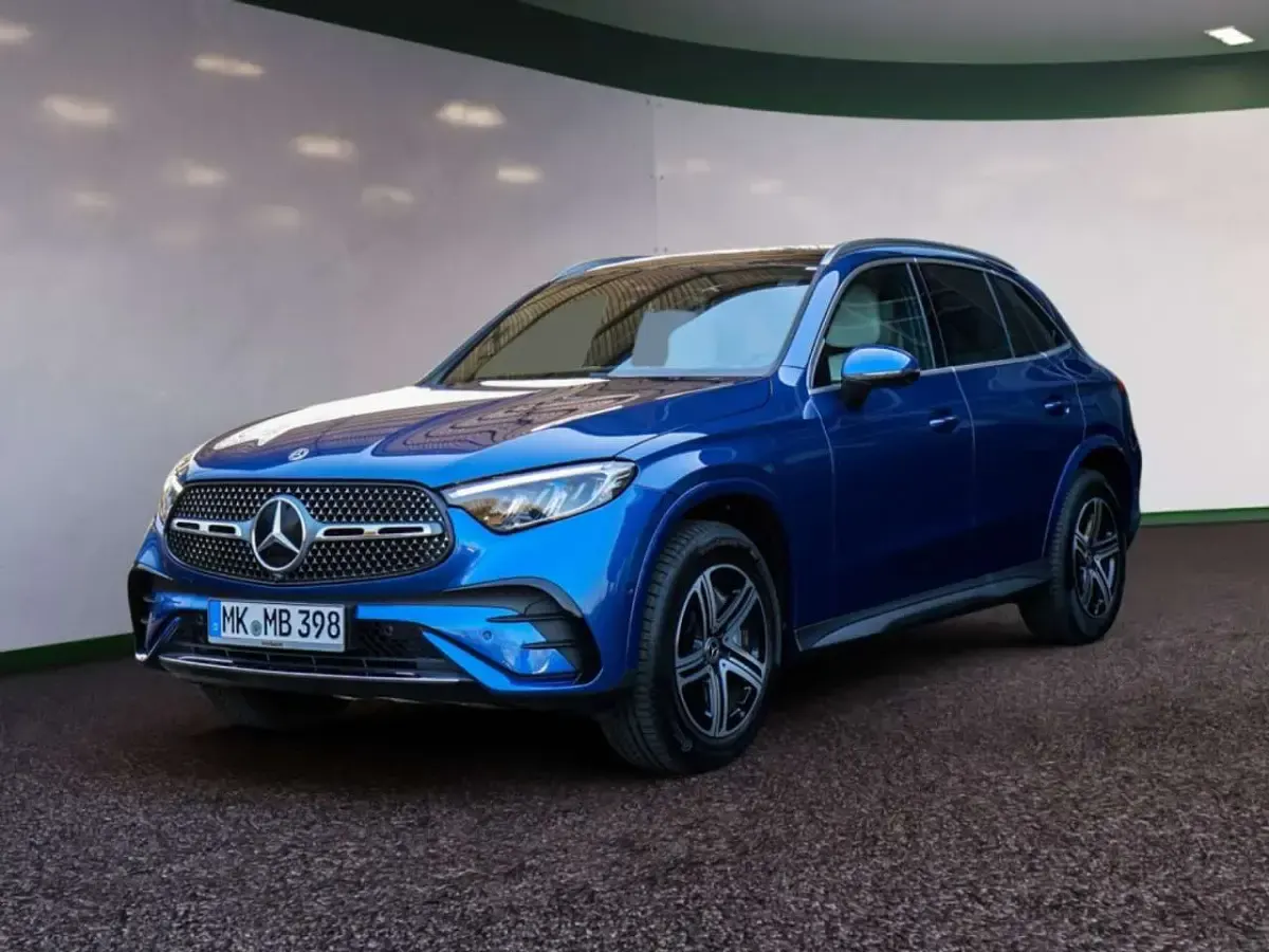 Gebraucht Mercedes GLC200 AMG line 163 PS (119 kW) 2026 Blau / spektralblau SUV