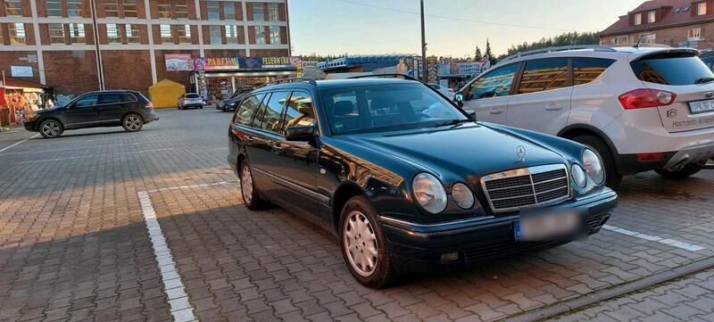 Schwarz Gebraucht 1999 Mercedes E320 Kombi | 1.500 € (Guter Preis) - Bild 1/4