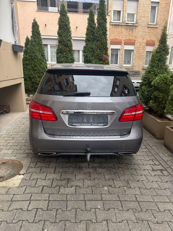 Gebraucht Mercedes B180 122 PS (89 kW) 2017 Grau Van / Kleinbus