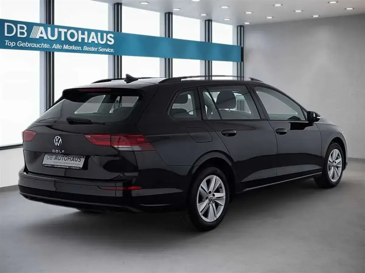 Gebraucht VW Golf VIII Life 110 PS (80 kW) 2024 Schwarz Kombi