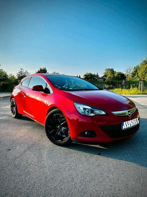 Gebraucht Opel Astra GTC 140 PS (102 kW) 2015 Rot Coupé