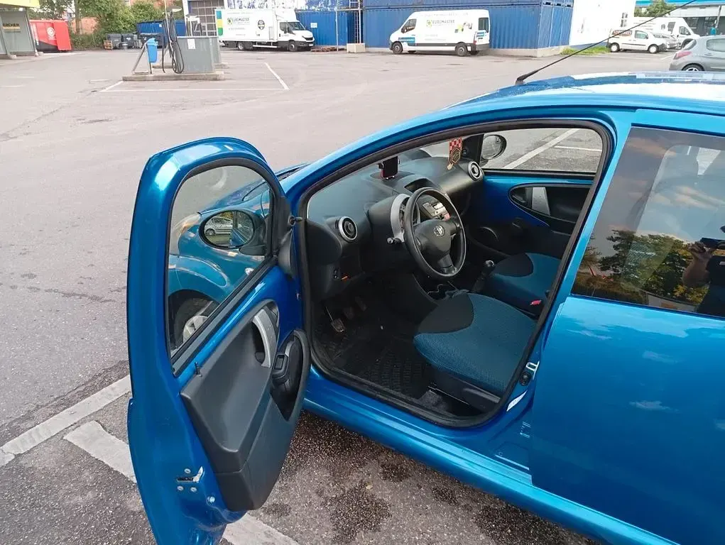 Gebraucht Toyota Aygo Connect Style 68 PS (50 kW) 2012 Blau Kleinwagen