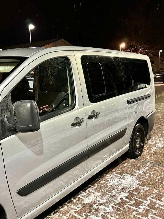 Silber Gebraucht 2011 Peugeot TePee Van / Kleinbus | 4.000 € (Fairer Preis) - Bild 1/4