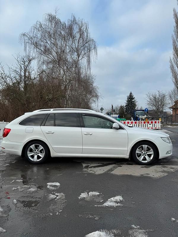 Gebraucht Skoda Superb 170 PS (125 kW) 2010 Weiß Kombi