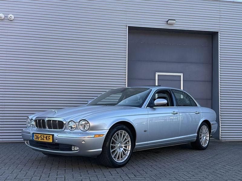 Second-hand Jaguar XJ 238 CP (175 kW) 2006 Argintiu Berlinǎ