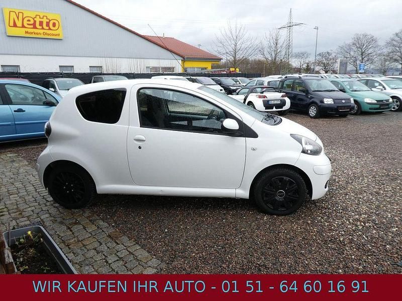 Gebraucht Toyota Aygo Cool 68 PS (50 kW) 2011 Weiß Kleinwagen