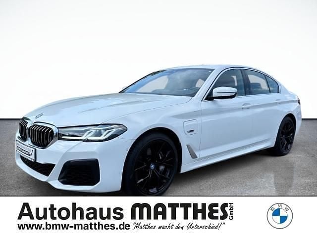 Weiss Gebraucht 2023 BMW 545 M Sport Limousine | 43.950 € (Superpreis) - Bild 1/3