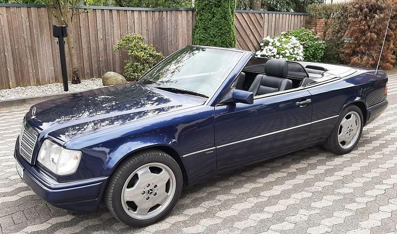 Gebraucht Mercedes E220 Edition 150 PS (110 kW) 1996 Blau Cabrio