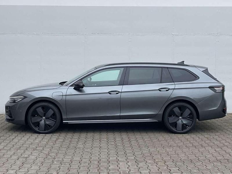 Gebraucht VW Passat Pro 177 PS (130 kW) 2025 Diabasgrau metallic Kombi