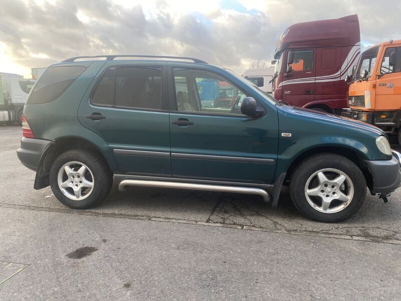 Grün Gebraucht 1999 Mercedes ML320 SUV | 2.600 € (Fairer Preis) - Bild 1/4