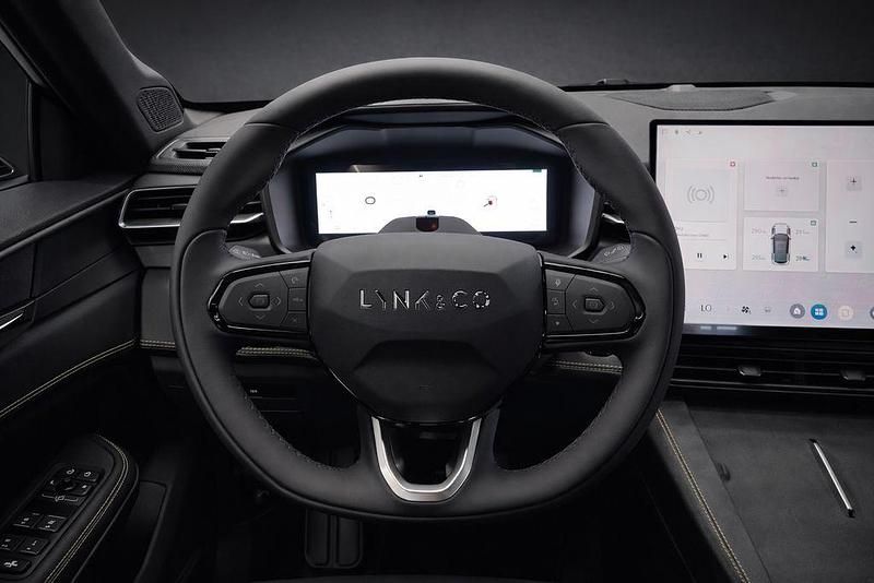 Neu Lynk & Co 01 280 PS (205 kW) 2026 Schwarz SUV