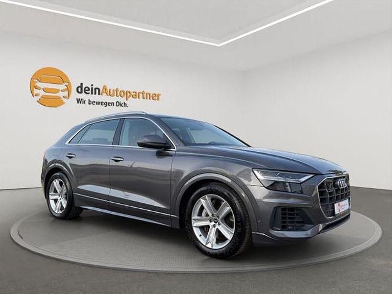 Gebraucht Audi Q8 Ambiente 381 PS (280 kW) 2022 Samuraigrau SUV