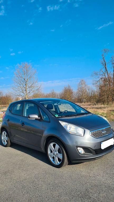 Gebraucht Kia Venga 90 PS (66 kW) 2011 Grau Kleinwagen