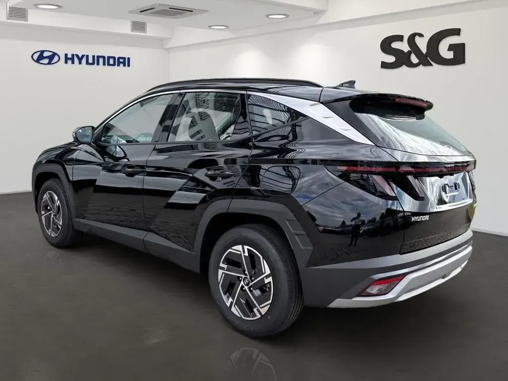 Neu Hyundai Tucson Select 150 PS (110 kW) 2026 Met (schwarz SUV
