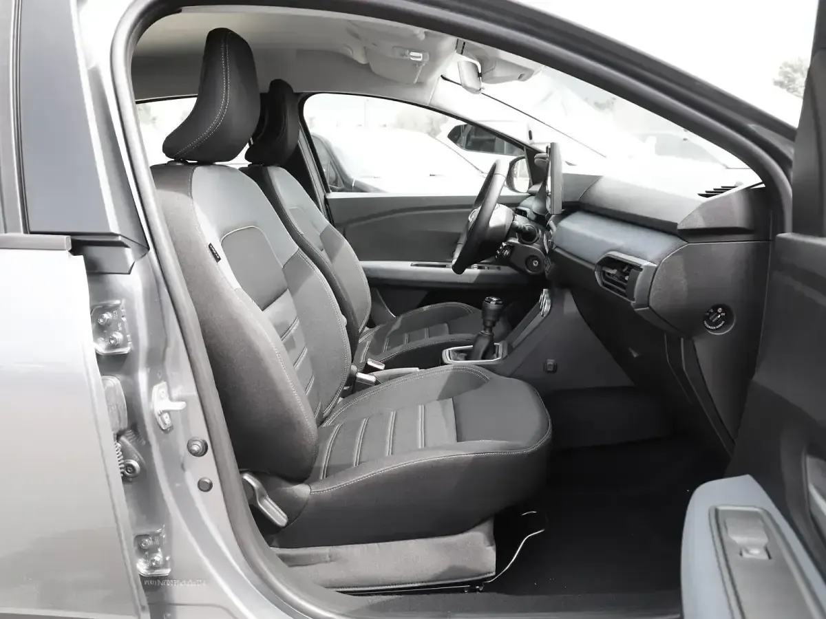 Neu Dacia Sandero Expression 114 PS (83 kW) 2026 Dolomitgrau Limousine