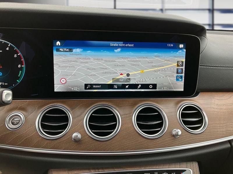 Gebraucht Mercedes E300 AMG 194 PS (142 kW) 2022 Schwarz Limousine