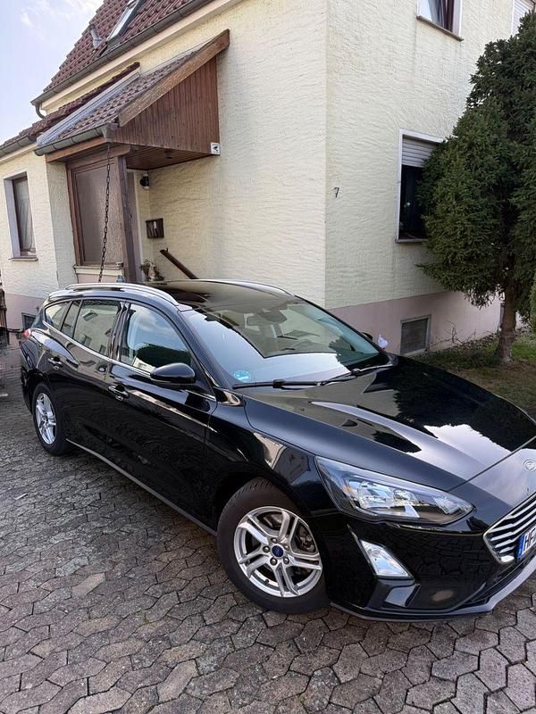 Gebraucht Ford Focus Cool & Connect 101 PS (74 kW) 2021 Schwarz Kombi