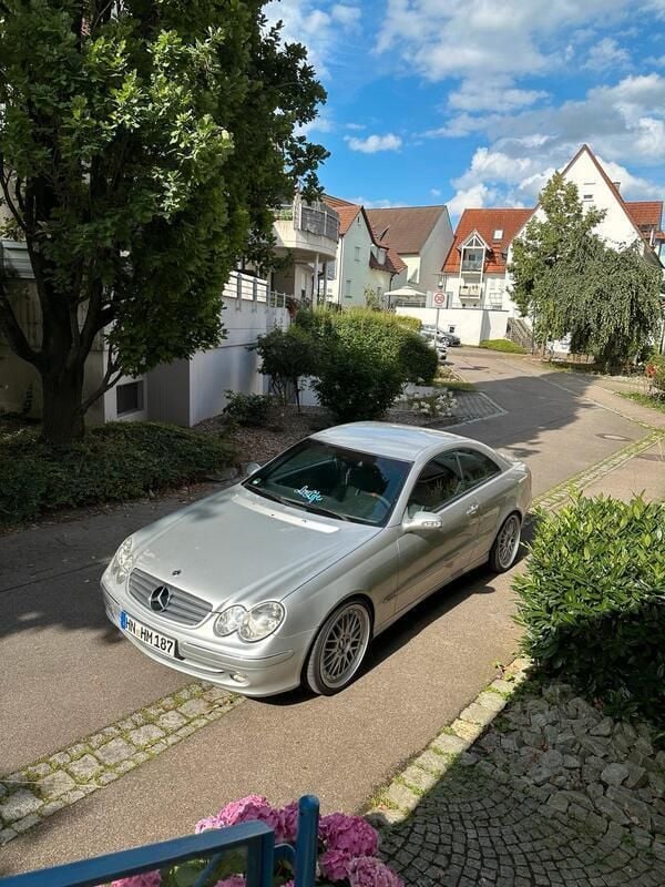 Silber Gebraucht 2005 Mercedes CLK200 Coupé | 2.900 € (Teuer) - Bild 1/4