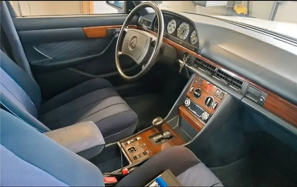 Gebraucht Mercedes S280 185 PS (136 kW) 1982 Weiß Limousine