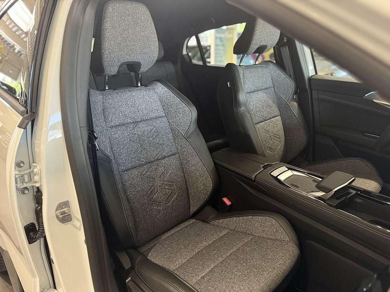 Neu Renault Rafale Techno 200 PS (147 kW) 2025 Schwarz SUV