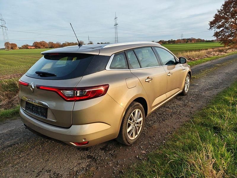 Gebraucht Renault Mégane IV Intens 132 PS (97 kW) 2017 Beige Limousine