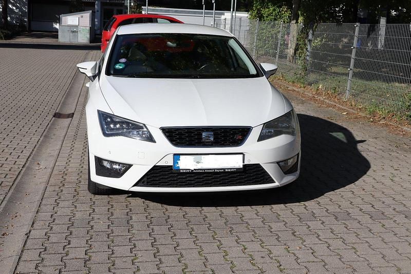 Weiß Gebraucht 2016 Seat Leon Limousine | 12.300 € (Fairer Preis) - Bild 1/4