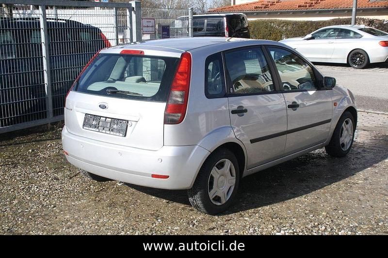 Gebraucht Ford Fiesta Ghia 80 PS (58 kW) 2005 Silber Kleinwagen