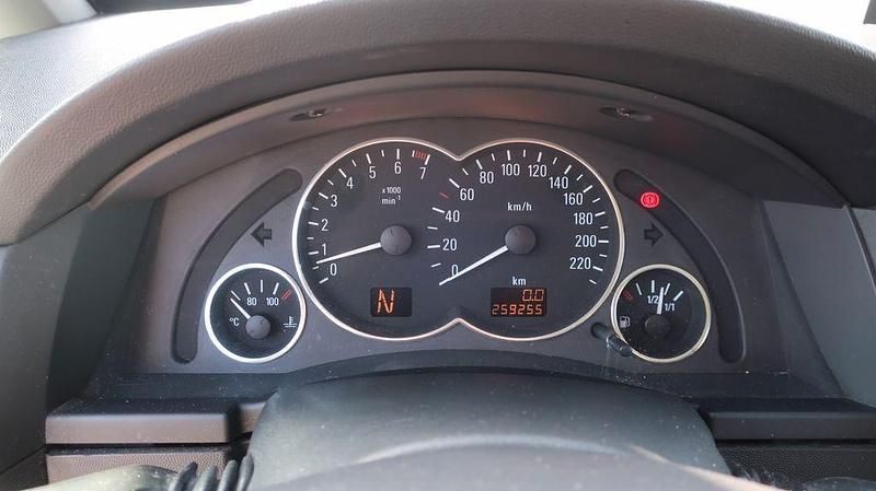 Gebraucht Opel Meriva Cosmo 125 PS (91 kW) 2003 Silber Van / Kleinbus