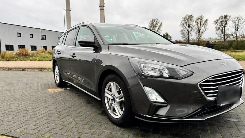 Grau Gebraucht 2020 Ford Focus Cool & Connect Kombi | 12.790 € (Superpreis) - Bild 1/4