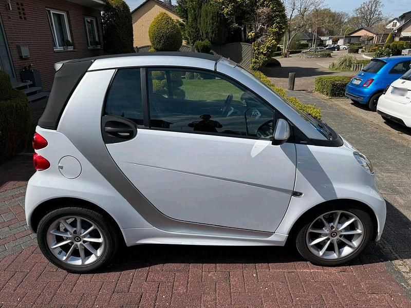 Gebraucht Smart ForTwo Cabrio 71 PS (52 kW) 2014 Weiß Cabrio