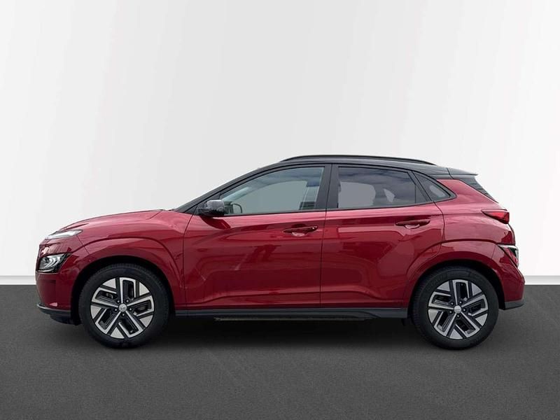 Gebraucht Hyundai Kona Trend 100 kW (136 PS) 2022 Rot SUV