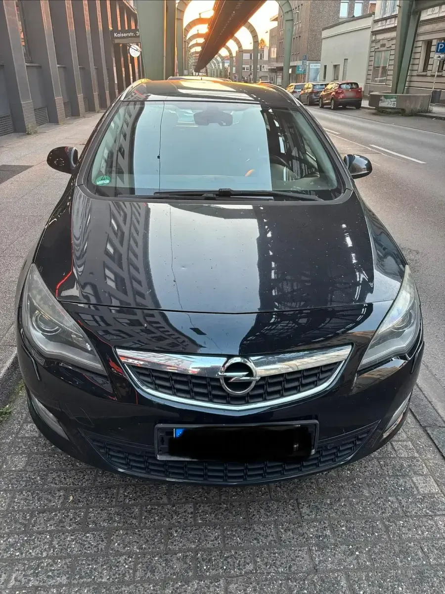 Gebraucht Opel Astra 125 PS (91 kW) 2011 Schwarz Kombi