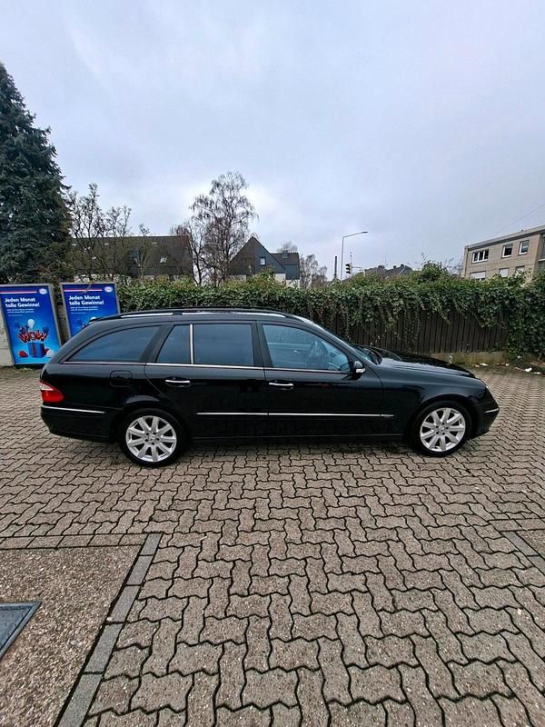 Gebraucht Mercedes E320 204 PS (150 kW) 2004 Schwarz Kombi