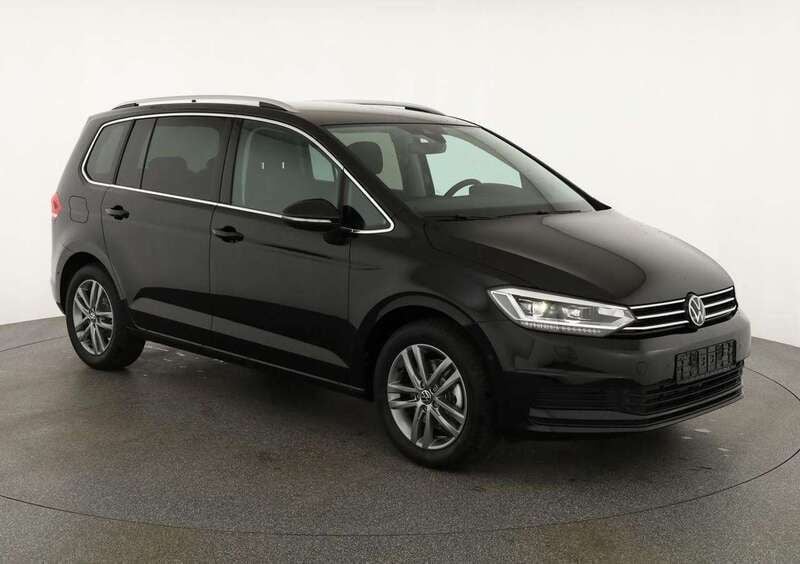 Grenadillschwarz metallic Neu 2025 VW Touran Comfortline Van / Kleinbus | 38.045 € (Fairer Preis) - Bild 1/4