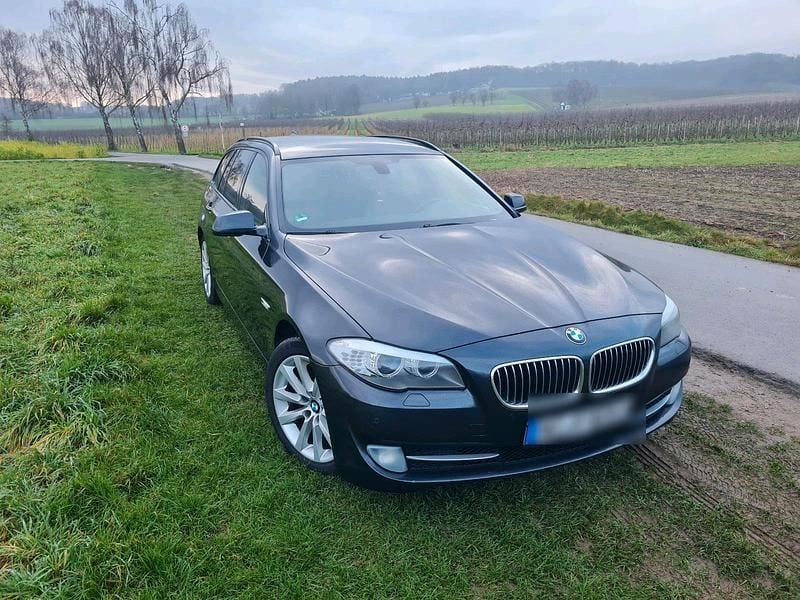 Grau Gebraucht 2013 BMW 520 Kombi | 7.999 € (Guter Preis) - Bild 1/4