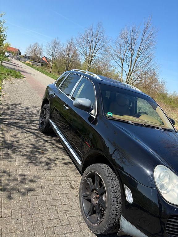 Second-hand Porsche Cayenne 250 CP (183 kW) 2004 Negru SUV