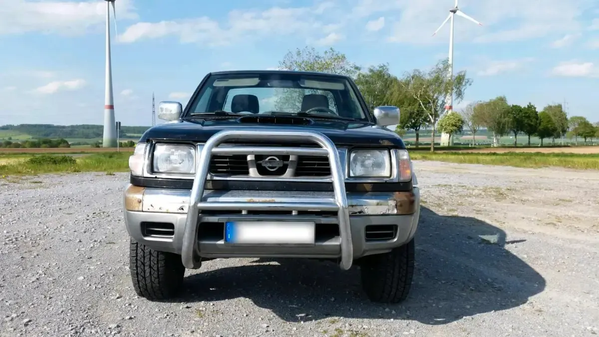 Gebraucht Nissan Navara 103 PS (75 kW) 2000 Schwarz Pickup
