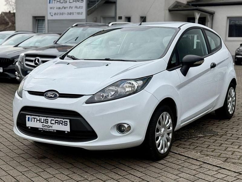 Gebraucht Ford Fiesta Ambiente 60 PS (44 kW) 2012 Weiß Kleinwagen