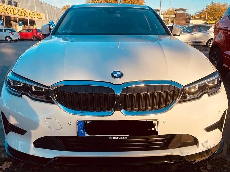 Weiß Gebraucht 2020 BMW 320 Sport Line Limousine | 27.400 € (Guter Preis) - Bild 1/4