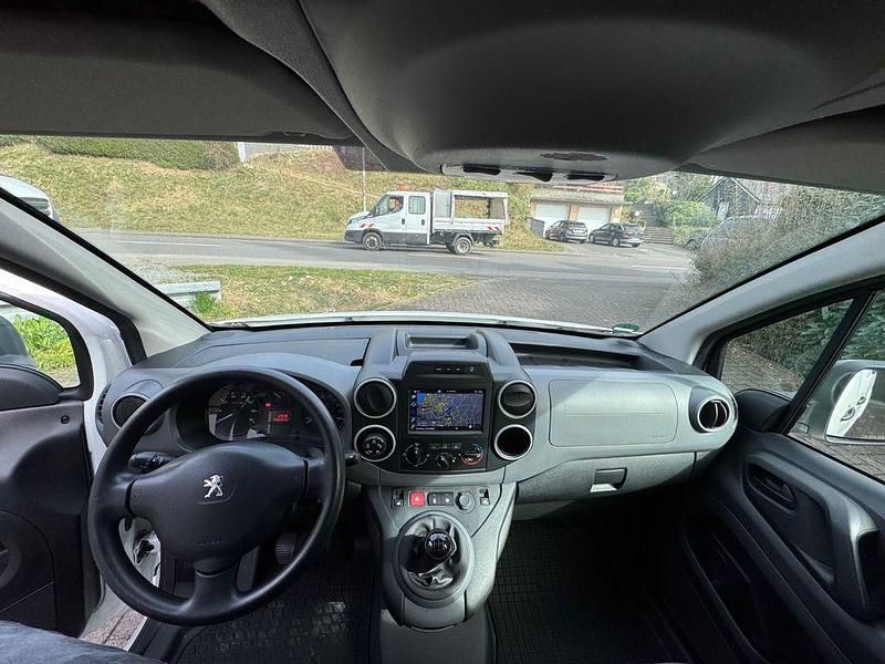 Gebraucht Peugeot Partner 99 PS (72 kW) 2018 Weiß Van / Kleinbus