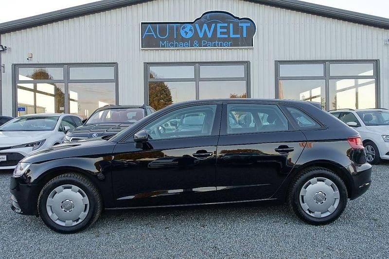 Schwarz Gebraucht 2014 Audi A3 Sportback Attraction Kleinwagen | 9.990 € (Fairer Preis) - Bild 1/4