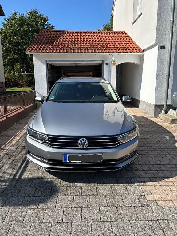 Silber Gebraucht 2018 VW Passat Comfortline Kombi | 13.450 € (Fairer Preis) - Bild 1/4