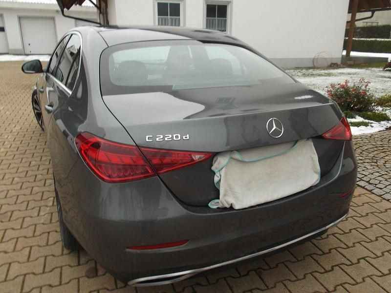Gebraucht Mercedes C220 Avantgarde 200 PS (147 kW) 2021 Grau Limousine