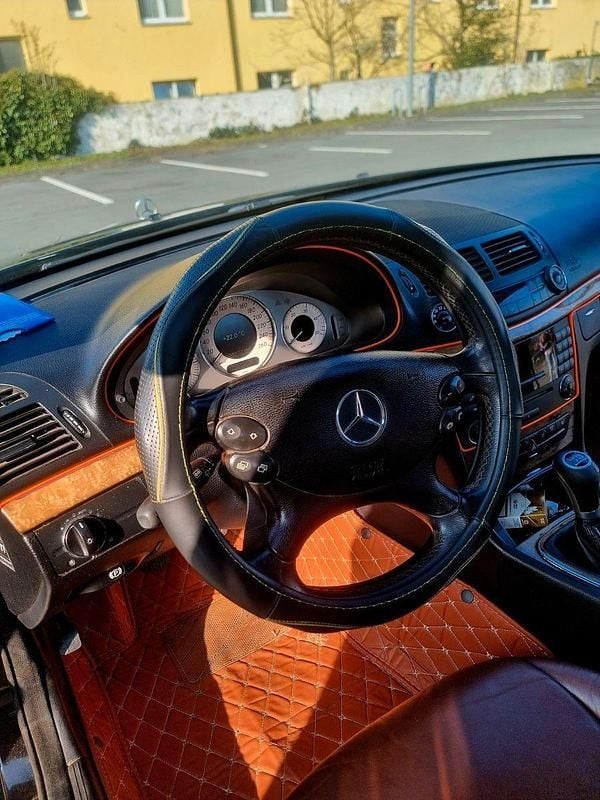 Gebraucht Mercedes E200 Avantgarde 138 PS (101 kW) 2007 Schwarz Limousine