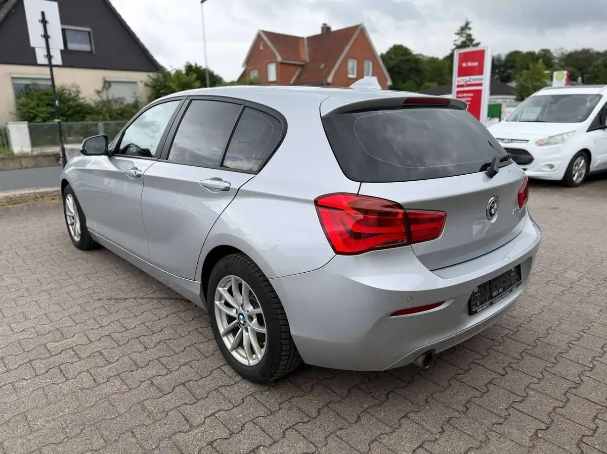 Gebraucht BMW 116 Advantage 109 PS (80 kW) 2018 Glaciersilber metallic (a83) Kleinwagen