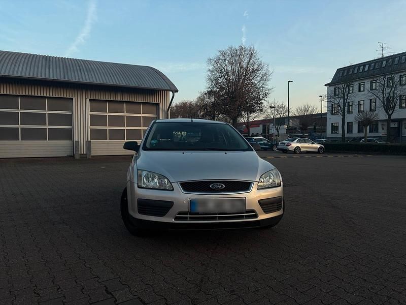 Gebraucht Ford Focus 100 PS (73 kW) 2006 Grau Kleinwagen